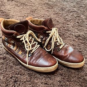 Super unique mens Inkkas shoes size 11